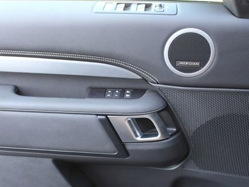 Used 2025 Land Rover Discovery Dynamic SE image 21