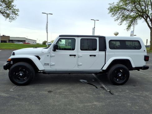 Used 2022 Jeep Gladiator Overland w/ Cold Weather Group AWD/4WD image 4