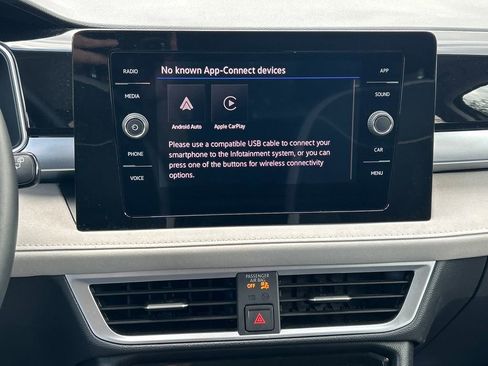 Used 2025 Volkswagen Taos SE FWD image 18