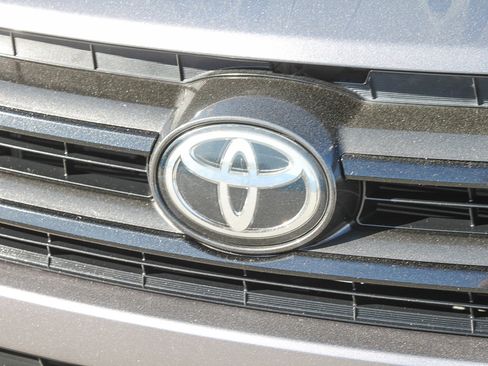 Used 2019 Toyota Highlander SE image 6