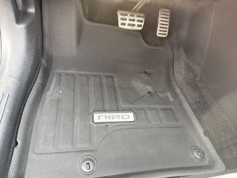 Used 2024 Kia Niro EX Touring FWD image 12