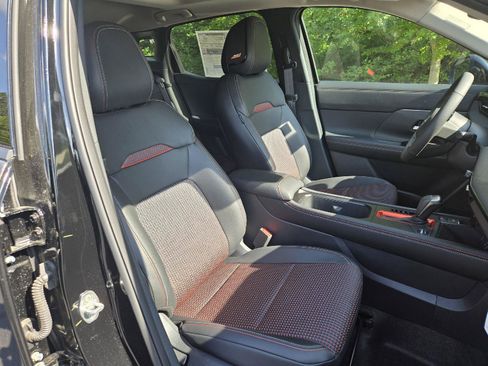 New 2026 Nissan Kicks SR w/ SR Premium Package AWD/4WD image 12