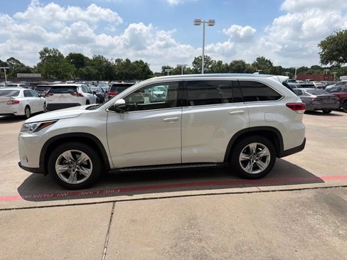 Used 2017 Toyota Highlander Limited FWD image 6