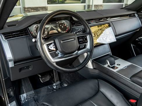 Used 2024 Land Rover Range Rover Long Wheelbase SE image 17