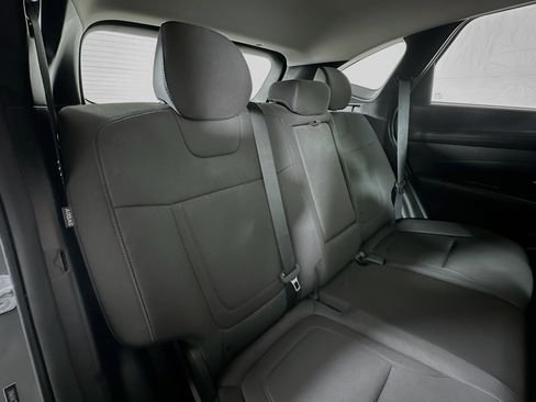 Certified 2025 Hyundai Tucson SE image 24