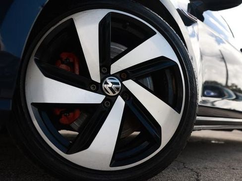Used 2018 Volkswagen GTI SE FWD image 33
