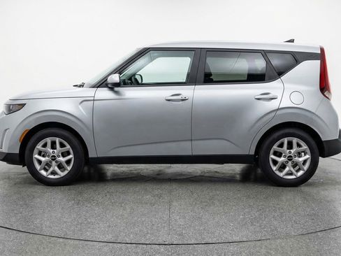 Used 2025 Kia Soul LX w/ LX Technology Package FWD image 5