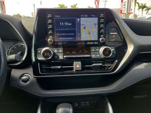 Used 2022 Toyota Highlander XLE image 26