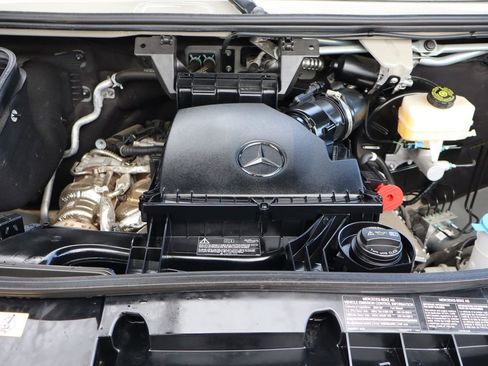 Used 2024 Mercedes-Benz Sprinter 2500 image 40