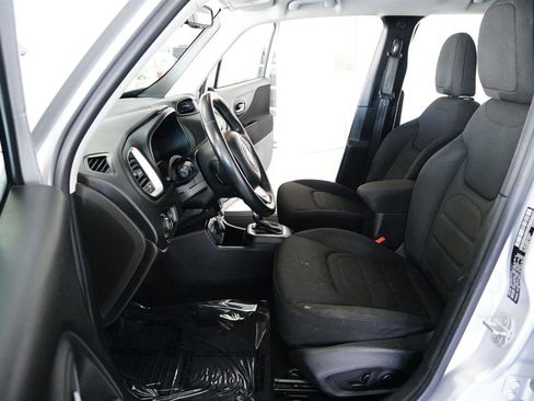 Used 2018 Jeep Renegade Latitude w/ UConnect 8.4 Nav Group image 11