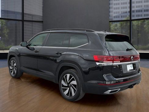 Used 2024 Volkswagen Atlas SE w/ Panoramic Sunroof Package FWD image 15