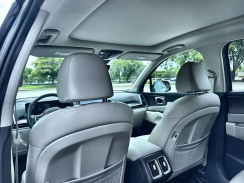 Certified 2025 Kia Sorento EX w/ Panoramic Sunroof Package FWD image 23