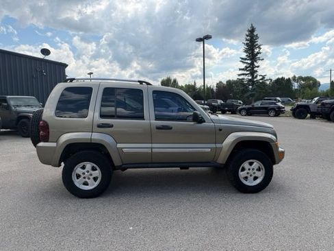 Used 2006 Jeep Liberty Limited w/ Trailer Tow Group AWD/4WD image 12