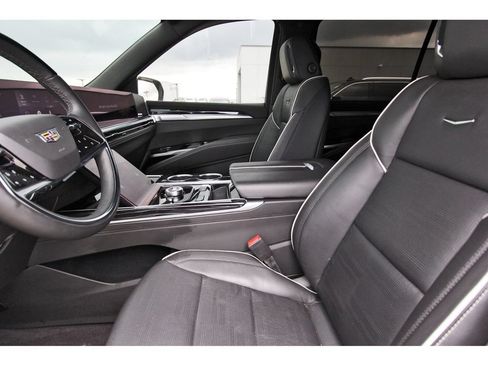 Used 2025 Cadillac Escalade ESV Sport AWD/4WD image 6