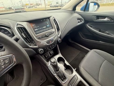Used 2017 Chevrolet Cruze LT w/ Convenience Package image 15