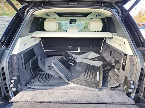 Used 2024 Land Rover Range Rover SE image 13