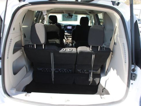 Used 2023 Chrysler Voyager LX FWD image 10