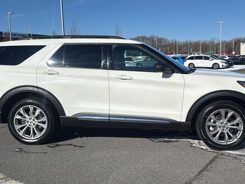 Used 2020 Ford Explorer XLT w/ Equipment Group 202A image 4