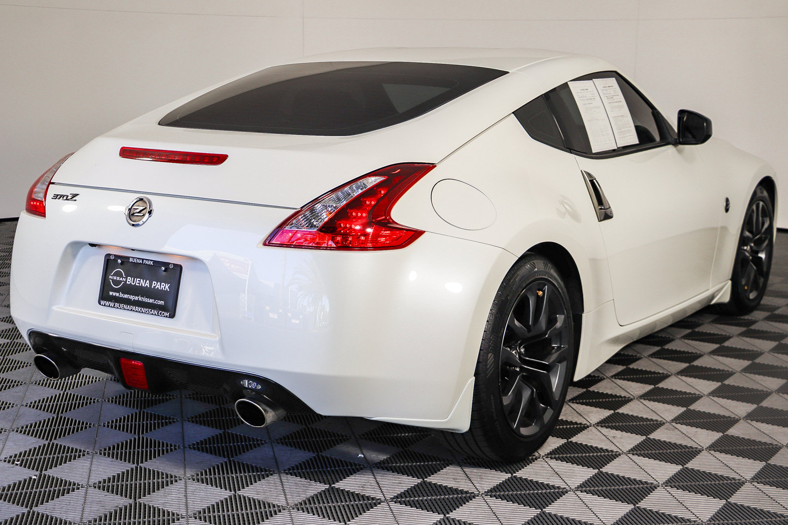 Used 2019 Nissan 370Z Coupe w/ Z34 Heritage Edition - White RWD image 8