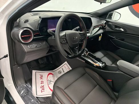New 2026 Chevrolet Trax RS w/ Sunroof Package FWD image 11