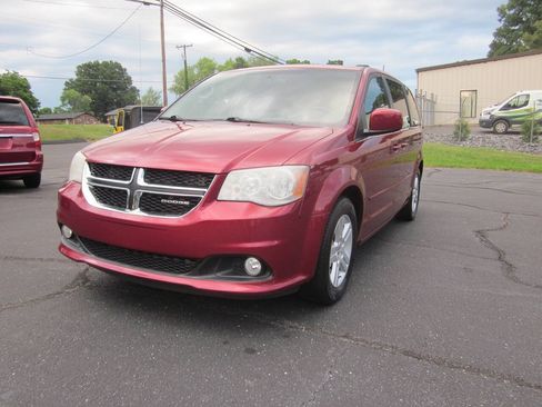 Used 2011 Dodge Grand Caravan Crew w/ Entertainment Group 1 FWD image 44
