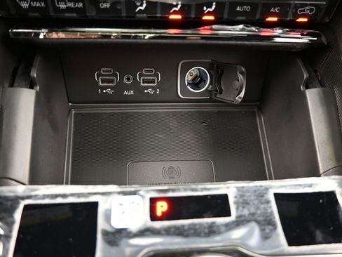 Used 2025 Jeep Grand Cherokee Altitude RWD image 21