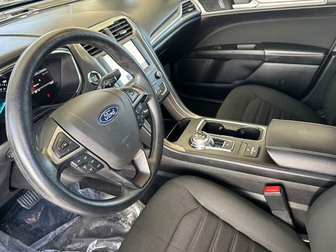 Used 2020 Ford Fusion SE FWD image 10