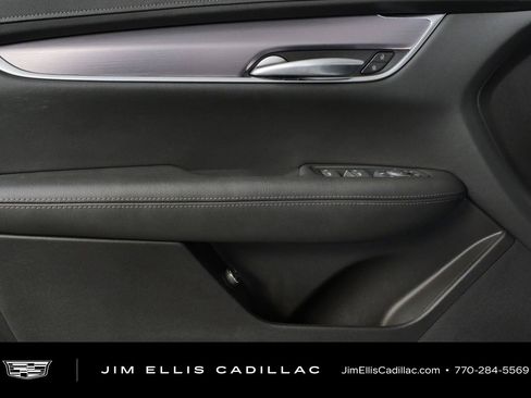 Used 2025 Cadillac XT5 Luxury FWD image 6