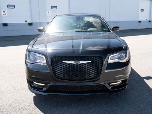 Used 2019 Chrysler 300 S w/ S Model Appearance Package RWD image 9