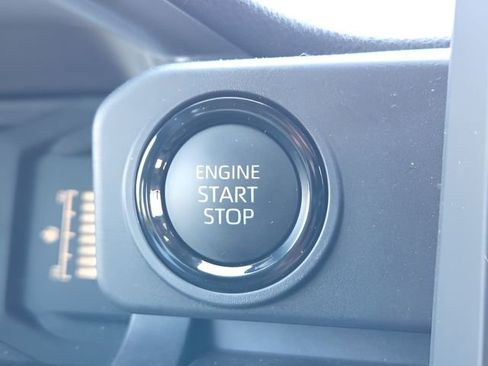 Used 2025 Toyota Tacoma SR5 image 28