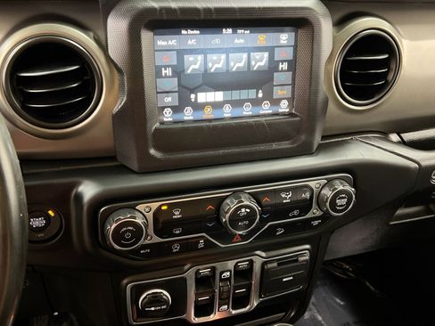 Used 2019 Jeep Wrangler Unlimited Sport S image 25