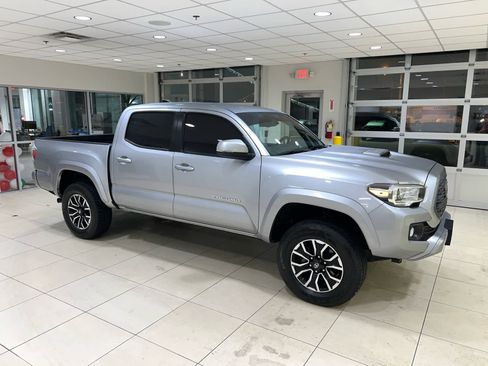 Used 2020 Toyota Tacoma TRD Sport image 1