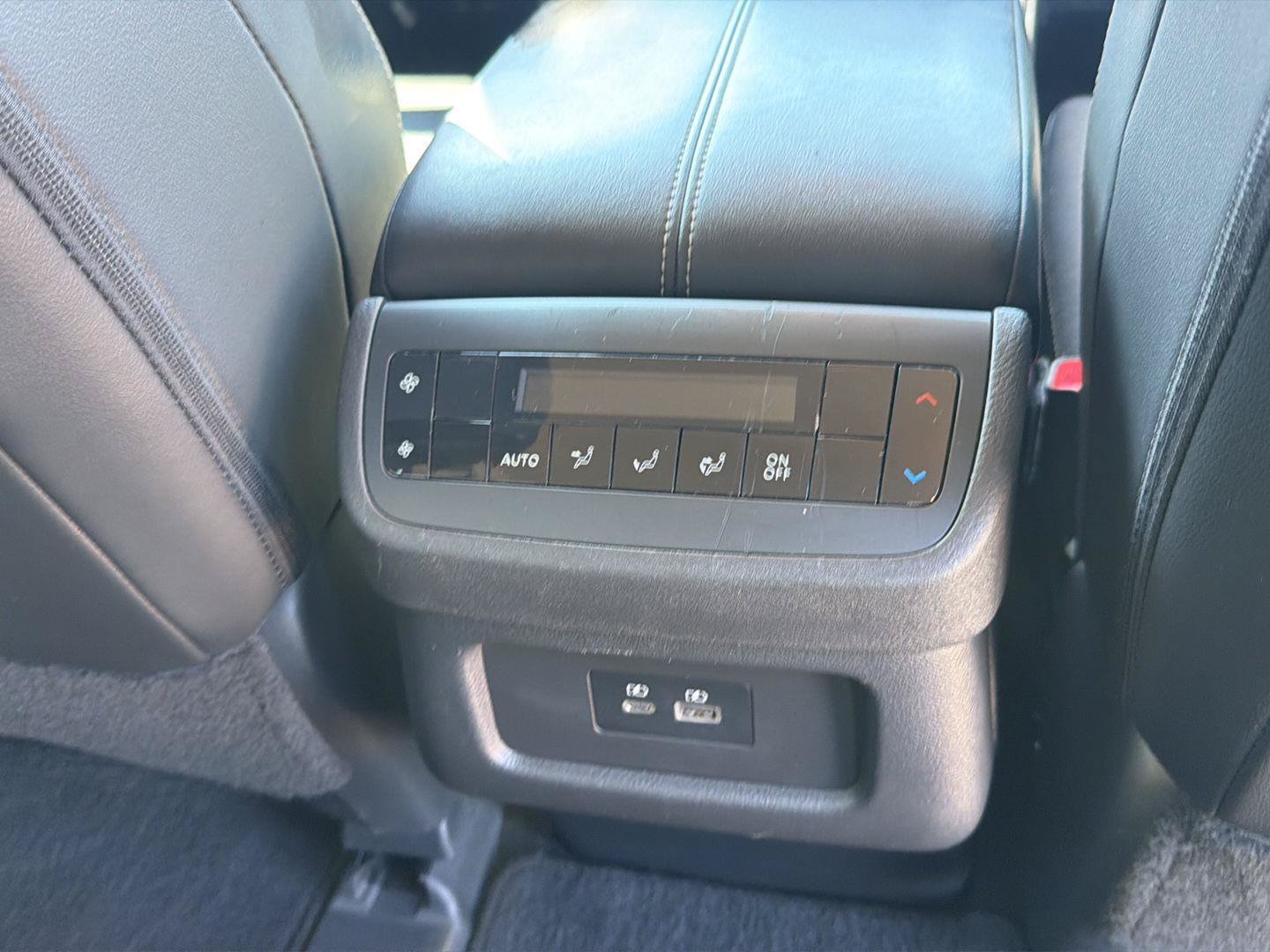 Used 2023 Nissan Pathfinder SL w/ Black Appearance Package AWD/4WD image 18