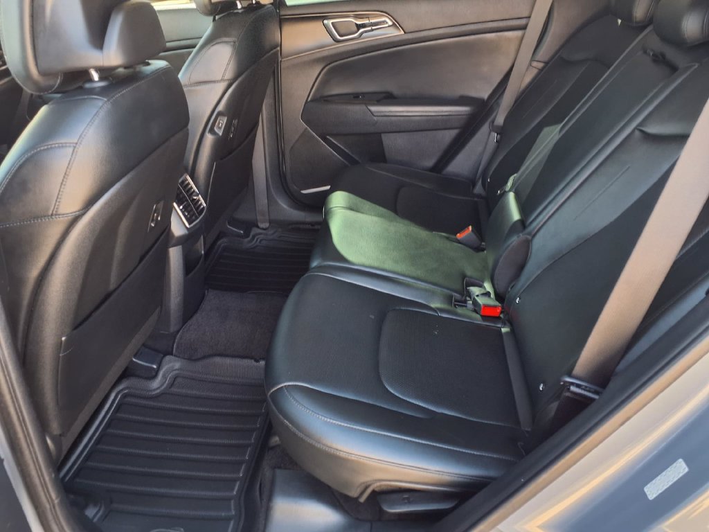 Used 2025 Kia Sportage EX FWD image 15