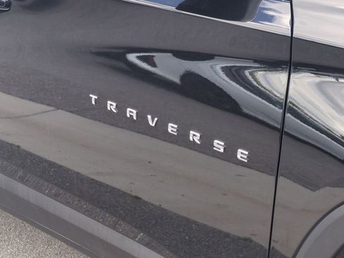 Used 2023 Chevrolet Traverse LT FWD image 30