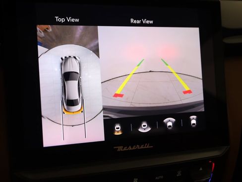 Used 2023 Maserati Quattroporte Modena Q4 image 10