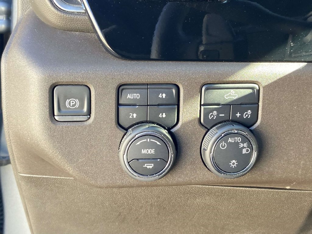 Used 2024 Chevrolet Silverado 1500 LT w/ Z71 Off-Road Package AWD/4WD image 28