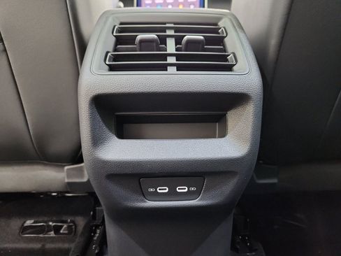 New 2025 Volkswagen Tiguan SE R-Line image 31