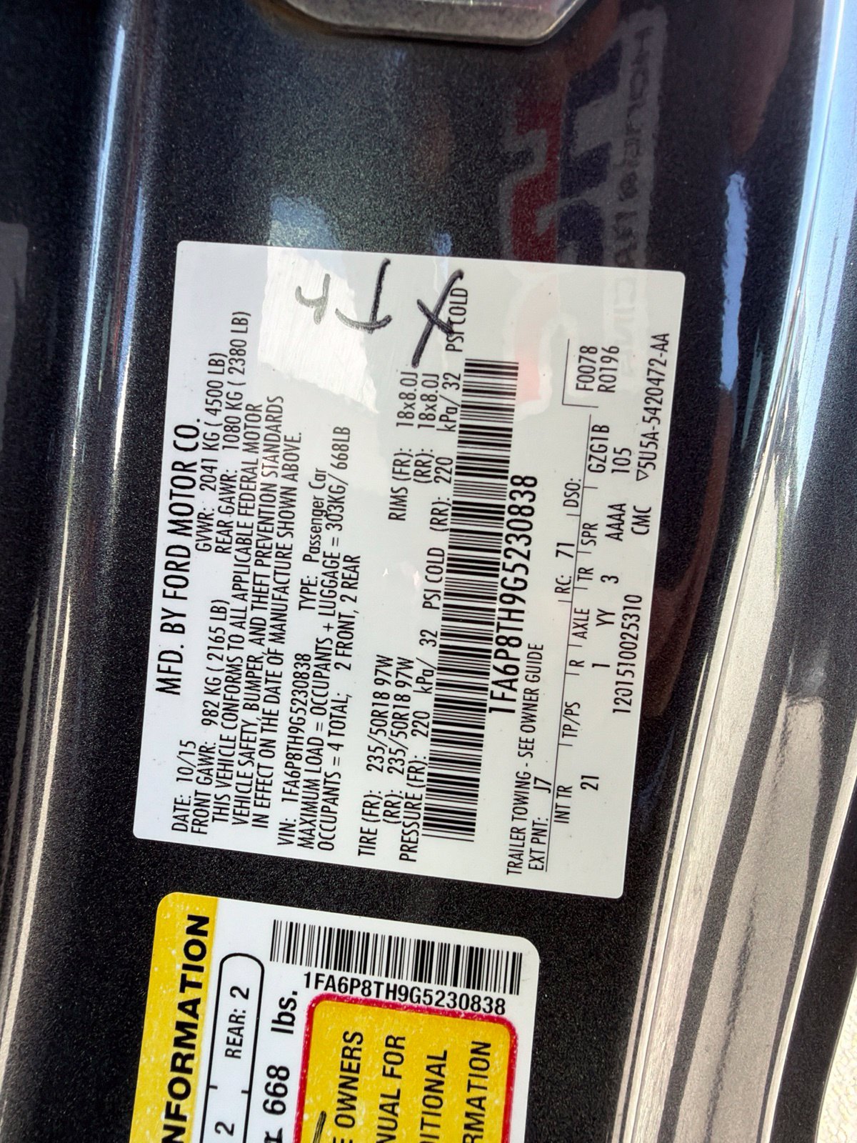Used 2016 Ford Mustang Coupe RWD image 9