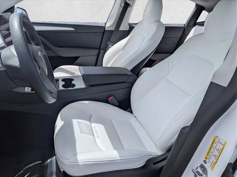 Used 2022 Tesla Model Y Performance image 10