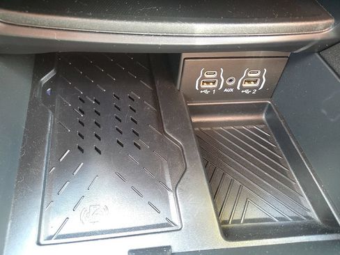 Used 2025 Chrysler Pacifica Limited FWD image 27