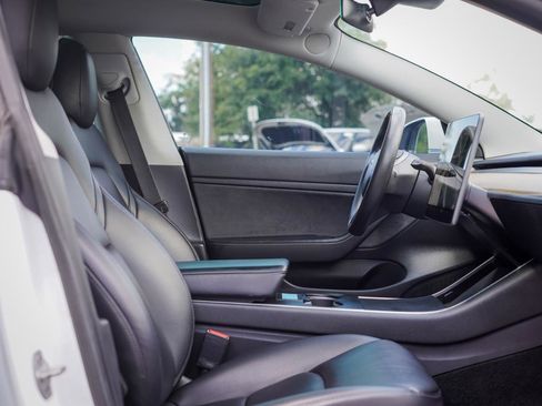 Used 2020 Tesla Model 3 Standard Range Plus RWD image 7