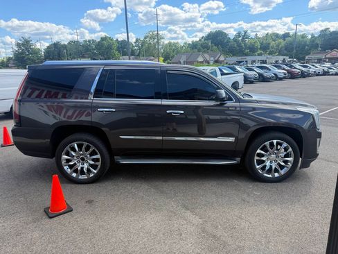 Used 2015 Cadillac Escalade Luxury AWD/4WD image 6