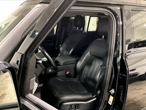 Used 2022 Land Rover Defender 110 SE image 10
