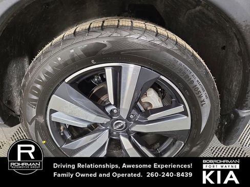 Used 2023 Nissan Rogue SL w/ SL Premium Package image 12