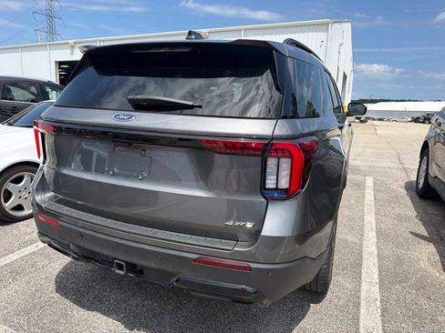 Used 2025 Ford Explorer ST-Line w/ ST-Line Street Pack AWD/4WD image 5