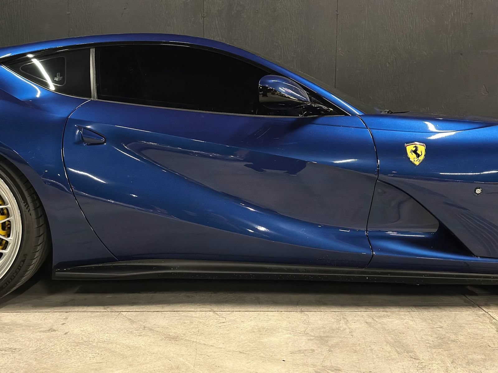 Used 2018 Ferrari 812 Superfast RWD image 32