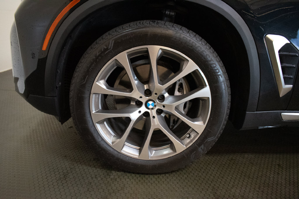 Used 2024 BMW X5 xDrive40i w/ Premium Package AWD/4WD image 9