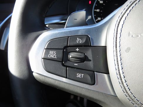 Used 2018 BMW M550i xDrive image 22