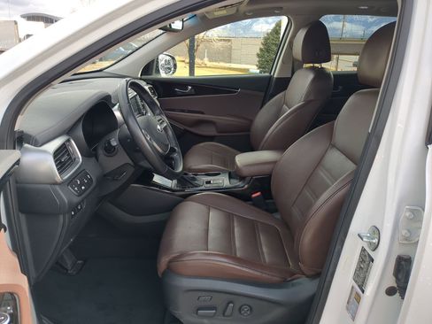 Used 2019 Kia Sorento SX image 17